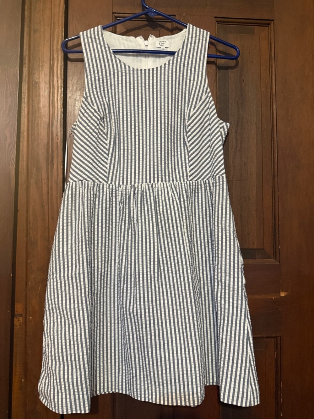 crown & ivy Blue and seersucker  Sleeveless Sundress with Pockets!!!!